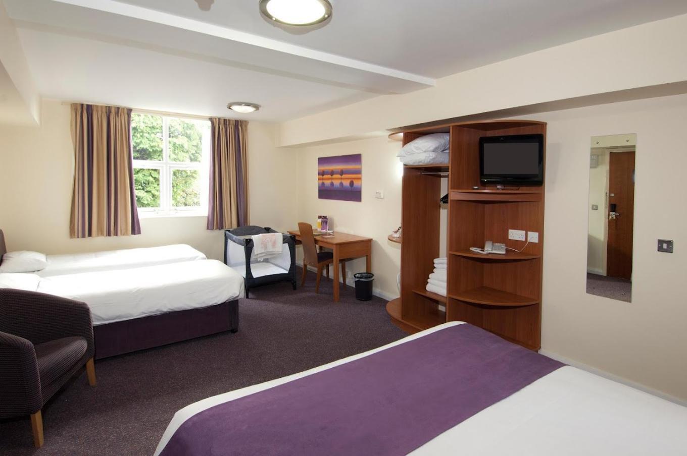 Milestone Peterborough Hotel A1M, Sure Hotel Collection By Best Western Stilton Exterior photo